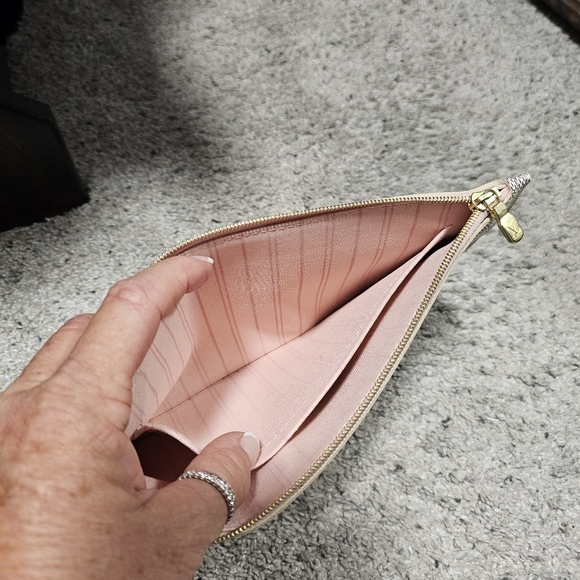 Authentic Louis Vuitton wristlet/bag - Picture 5 of 5